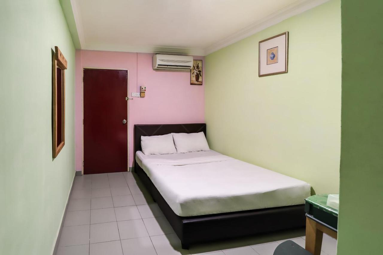 OYO 89584 Hotel Sahara Kuala Kubu Bharu Bagian luar foto