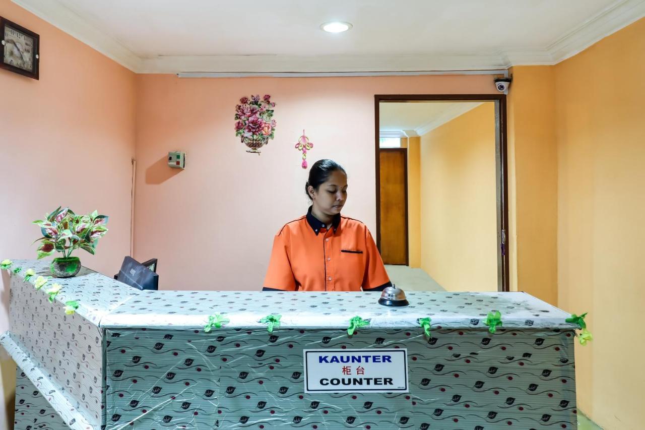 OYO 89584 Hotel Sahara Kuala Kubu Bharu Bagian luar foto